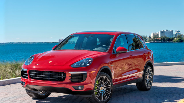 Red porsche cayenne water city free wallpaper for desktop - medium preview image