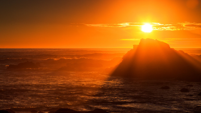 Sunset ocean rocks dusk lighthouse free wallpaper for desktop - medium preview image