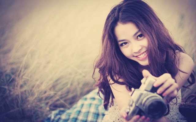 Woman camera field smile plaid free wallpaper for desktop - medium preview image