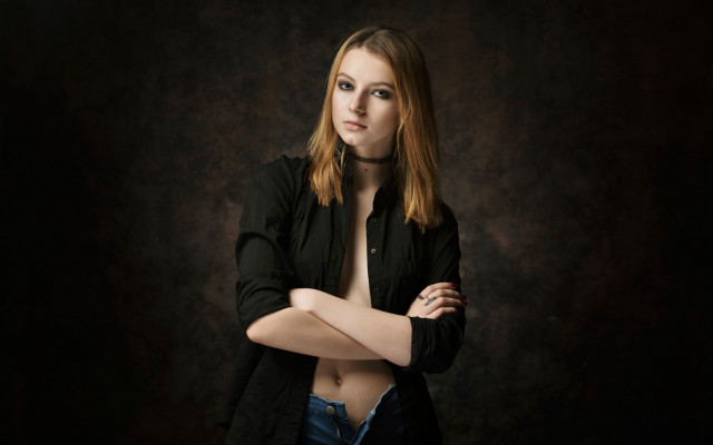 Woman crossed arms blonde bluejeans free wallpaper for desktop - medium preview image