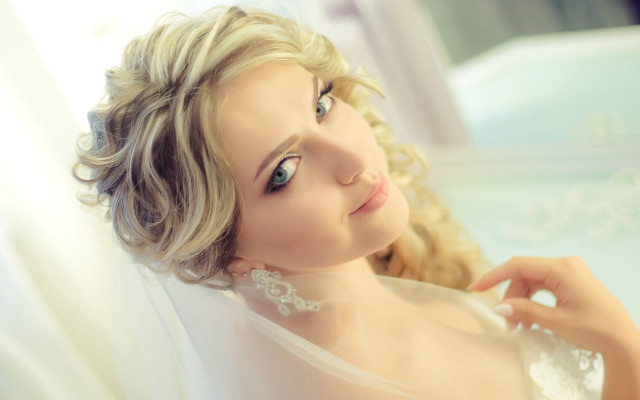 Woman white dress blonde blue free wallpaper for desktop - medium preview image