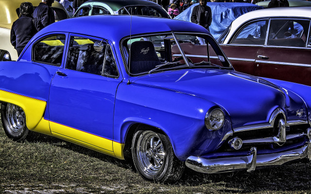 Blue car yellow stripes field free wallpaper for desktop - medium preview image