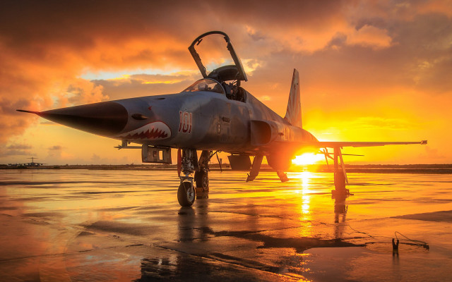 Fighter jet sunset clouds backlit #2 free wallpaper for desktop - medium preview image