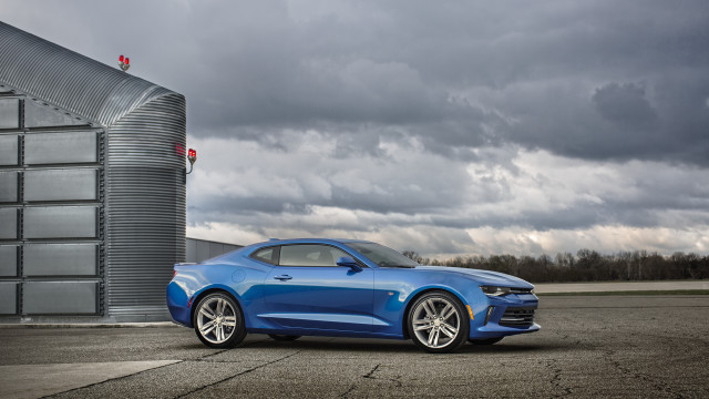 Blue car building cloudy sky free wallpaper for desktop - medium preview image