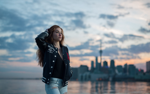 Woman beach ocean city sunset free wallpaper for desktop - medium preview image