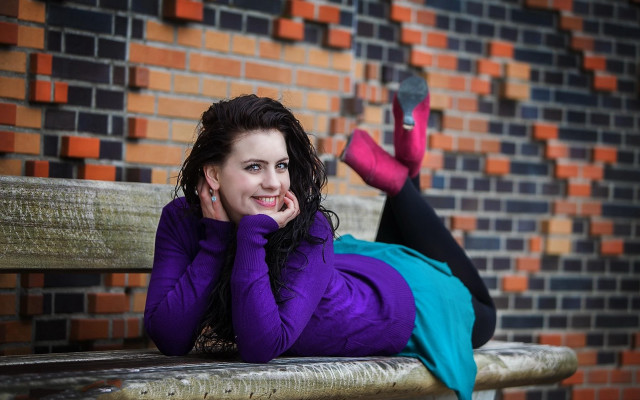 Woman bench urban brick blurry free wallpaper for desktop - medium preview image