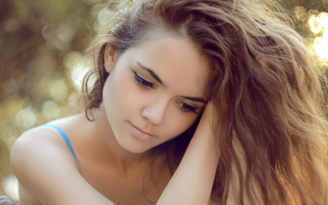 Araceli gilbert portrait long hair free wallpaper for desktop - medium preview image