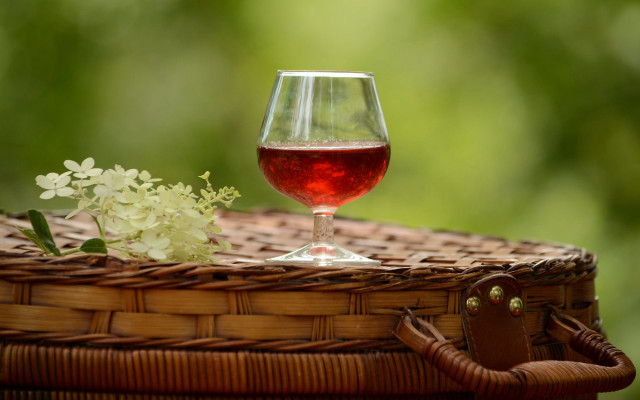 Wine basket flower table stilllife free wallpaper for desktop - medium preview image