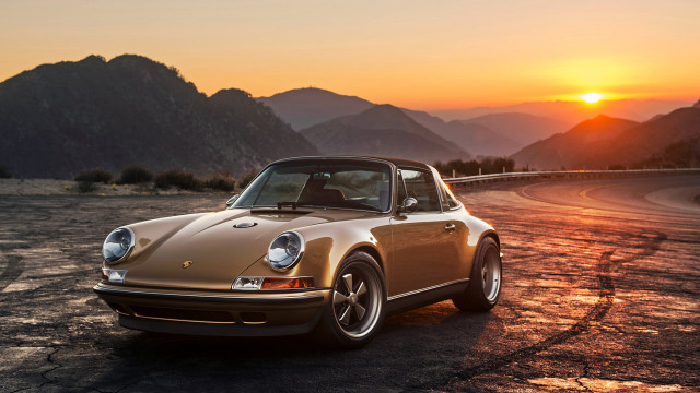 Tan porsche mountains sunset desert free wallpaper for desktop - medium preview image