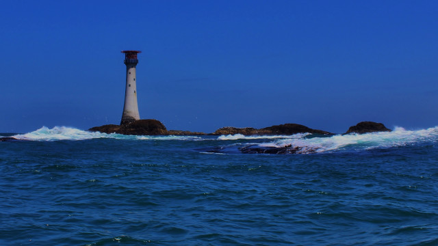 Lighthouse rocky island ocean waves free wallpaper for desktop - medium preview image