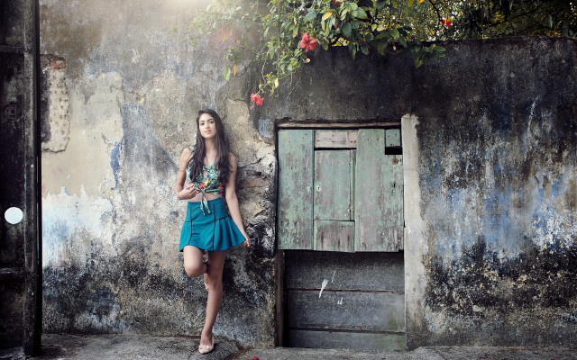 Woman door run down plant free wallpaper for desktop - medium preview image