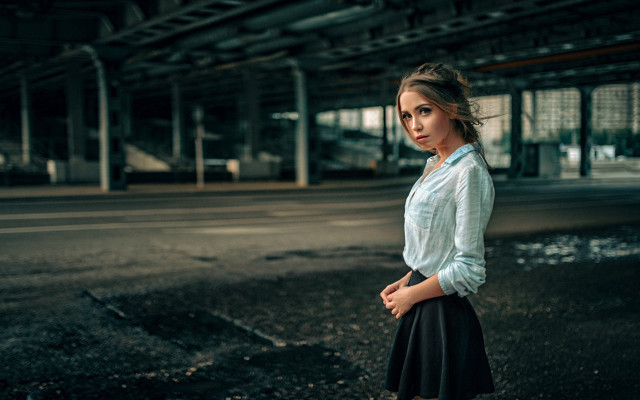 Woman blonde posing cinematic portrait free wallpaper for desktop - medium preview image