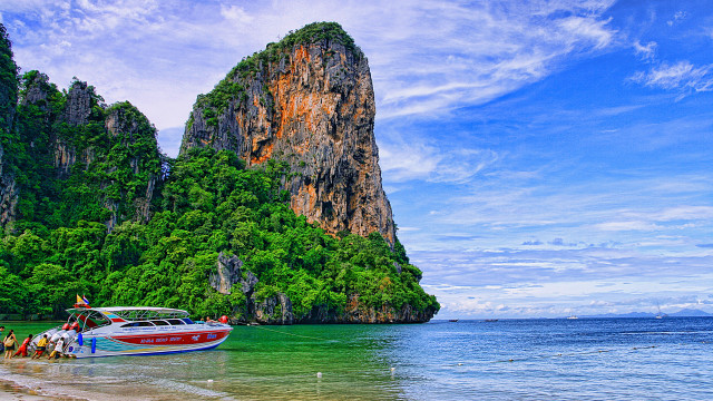 Boat mountain beach people water free wallpaper for desktop - medium preview image