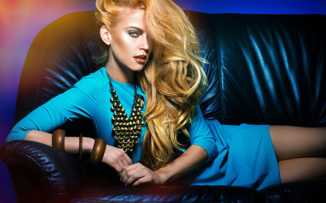 Blonde woman fashion photorealistic jewelry free wallpaper for desktop - medium preview image