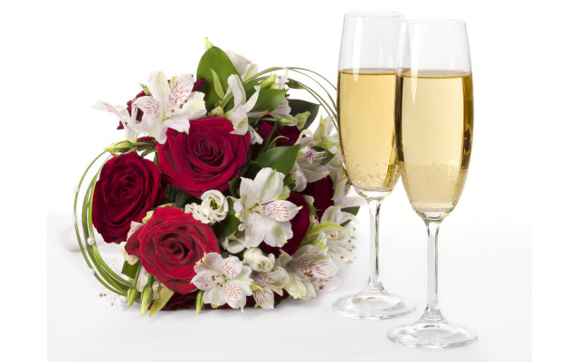 Romantic roses champagne flower bouquet free wallpaper for desktop - medium preview image