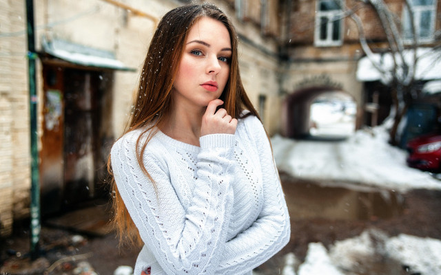 Woman snow white sweater building free wallpaper for desktop - medium preview image