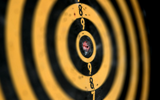 Bullseye redface black yellow circles free wallpaper for desktop - medium preview image