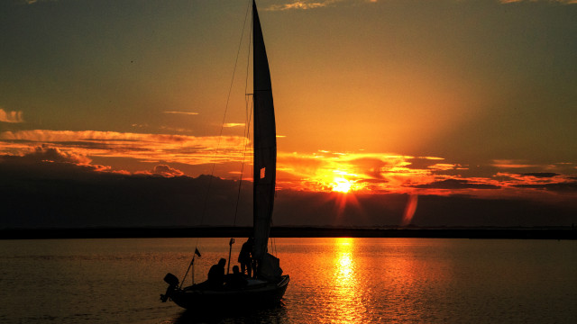 Sailboat sunset water clouds horizon free wallpaper for desktop - medium preview image