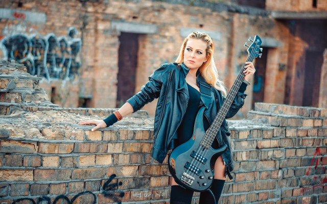 Woman guitar brick wall graffiti free wallpaper for desktop - medium preview image