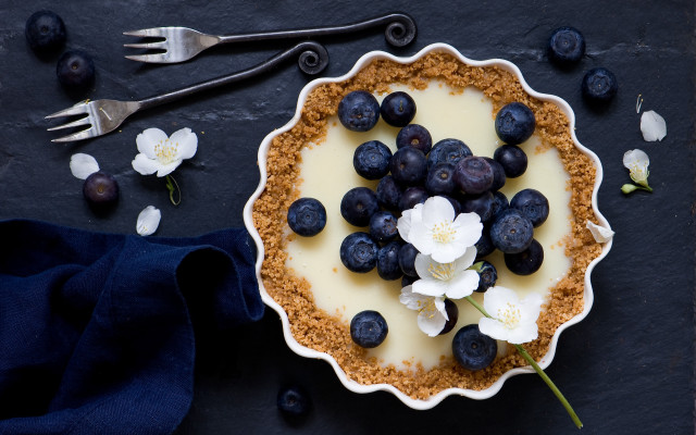 Blueberry pie plate fork napkin free wallpaper for desktop - medium preview image