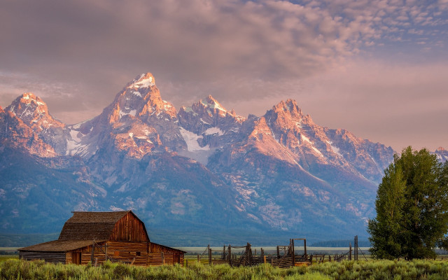 Barn field mountains fence tree free wallpaper for desktop - medium preview image