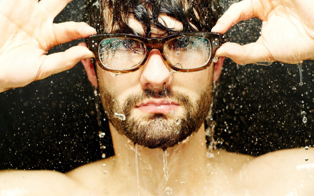 Shower man glasses aurora night free wallpaper for desktop - medium preview image