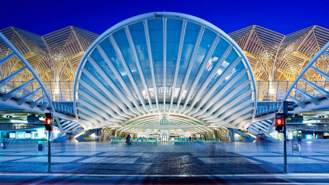 Large building curved roof city free wallpaper for desktop - medium preview image