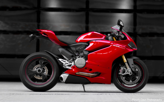 Red motorcycle garage door black free wallpaper for desktop - medium preview image
