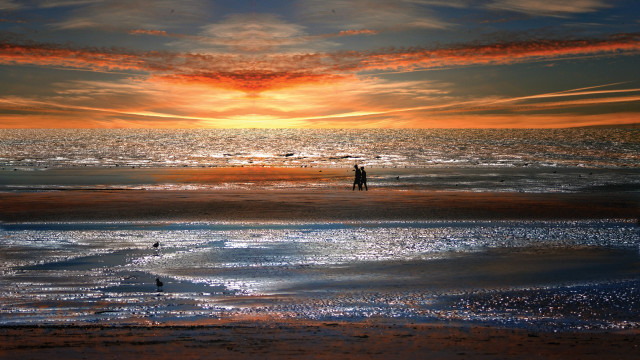 Beach sunset ocean people bridge free wallpaper for desktop - medium preview image