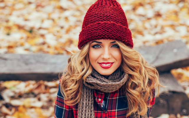 Woman red hat scarf autumn free wallpaper for desktop - medium preview image