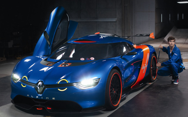 Man kneeling car garage rayonism free wallpaper for desktop - medium preview image