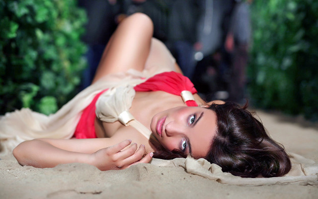 Elina karimova red dress beach free wallpaper for desktop - medium preview image