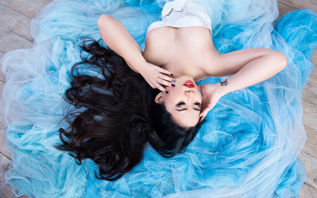 Woman blue dress relaxing black free wallpaper for desktop - medium preview image