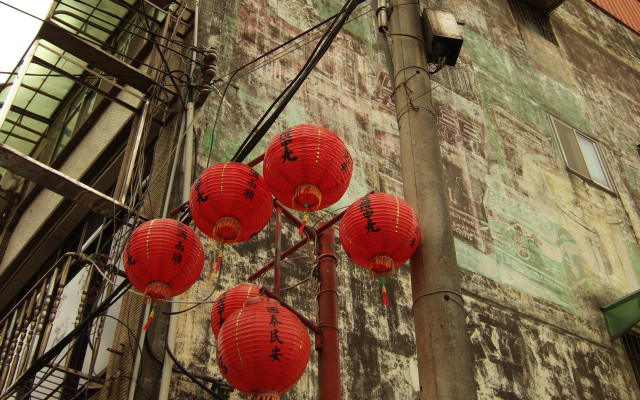 Red lanterns street light building free wallpaper for desktop - medium preview image