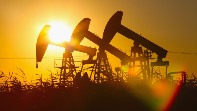 Sunset oilpumps fence silhouette orange free wallpaper for desktop - medium preview image