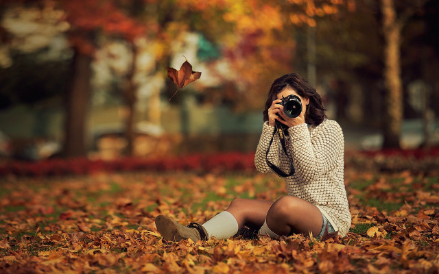 Woman leaf camera autumn blurry free wallpaper for desktop - medium preview image