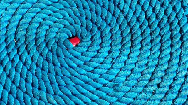 Red blue spiral yarn macro free wallpaper for desktop - medium preview image