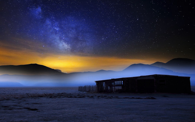 Desert shack starry sky mountains free wallpaper for desktop - medium preview image