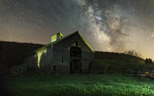 Barn green roof night sky free wallpaper for desktop - medium preview image