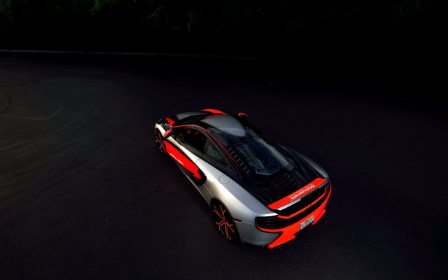 Car driving night hood up free wallpaper for desktop - medium preview image