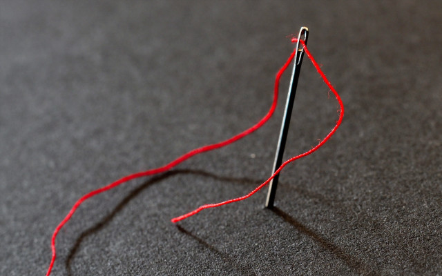 Red thread knitting needle string free wallpaper for desktop - medium preview image