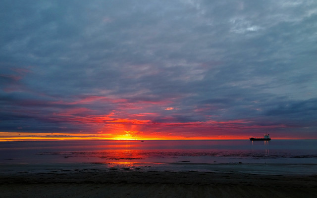 Sunset beach boat clouds ocean free wallpaper for desktop - medium preview image