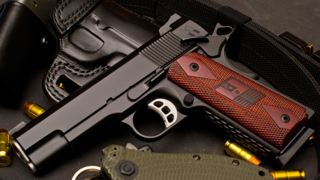 Gun red black pattern case free wallpaper for desktop - medium preview image