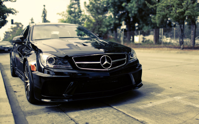 Black mercedes glossy 3d render free wallpaper for desktop - medium preview image