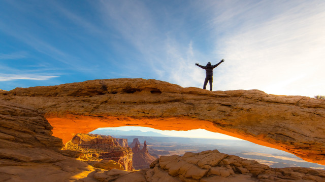 Man stand rock canyon bridge free wallpaper for desktop - medium preview image