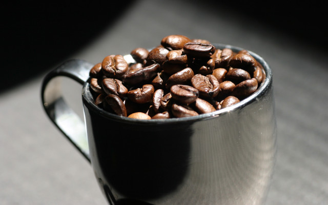 Coffee beans spoon table top free wallpaper for desktop - medium preview image