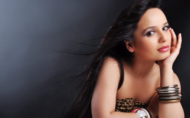 Araceli gilbert leopard print top free wallpaper for desktop - medium preview image