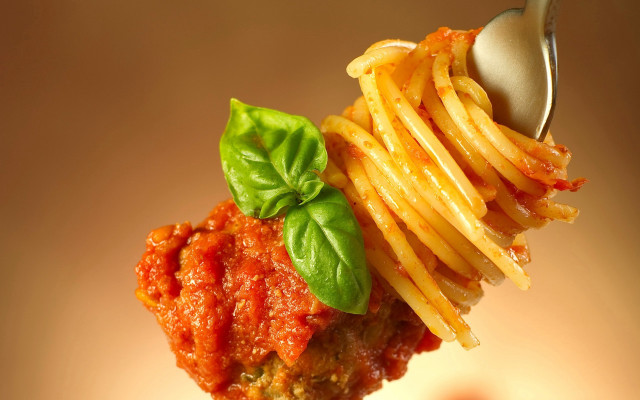 Fork pasta sauce leaf food free wallpaper for desktop - medium preview image