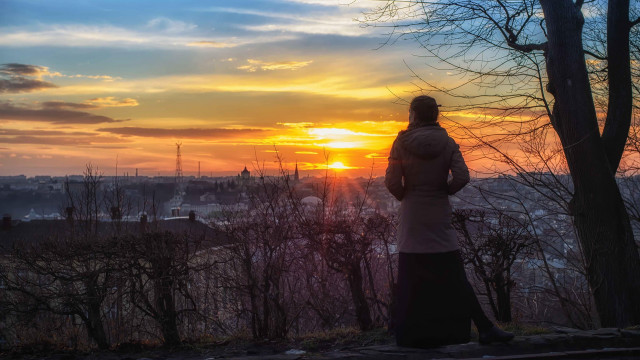 Woman hill sunset cityscape cross free wallpaper for desktop - medium preview image