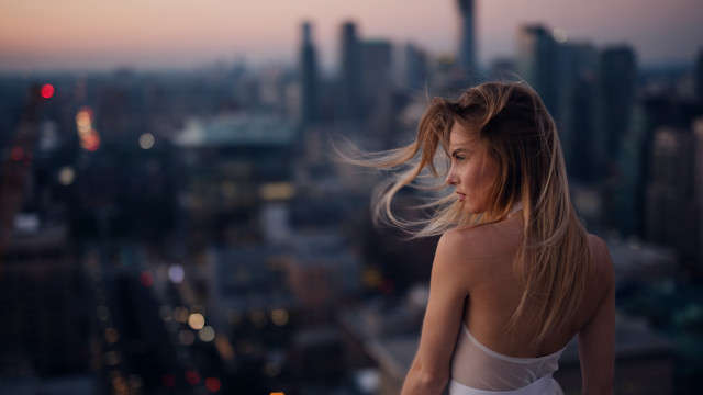 Woman white dress city skyline free wallpaper for desktop - medium preview image